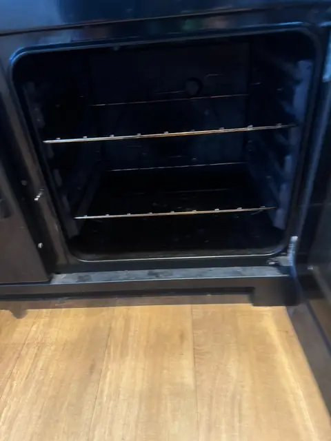 Clean range cooker oven cavity